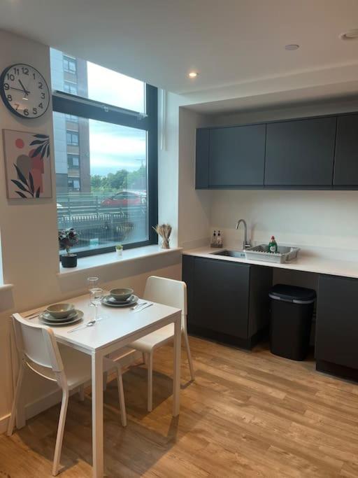 Modern Stylish 1 Bed Apartment *