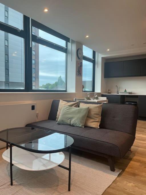 Modern Stylish 1 Bed Apartment *