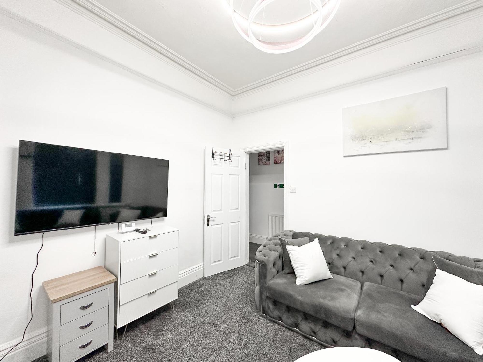 Holiday home Large Home In Heart Of Bustling Levenshulme Manchester