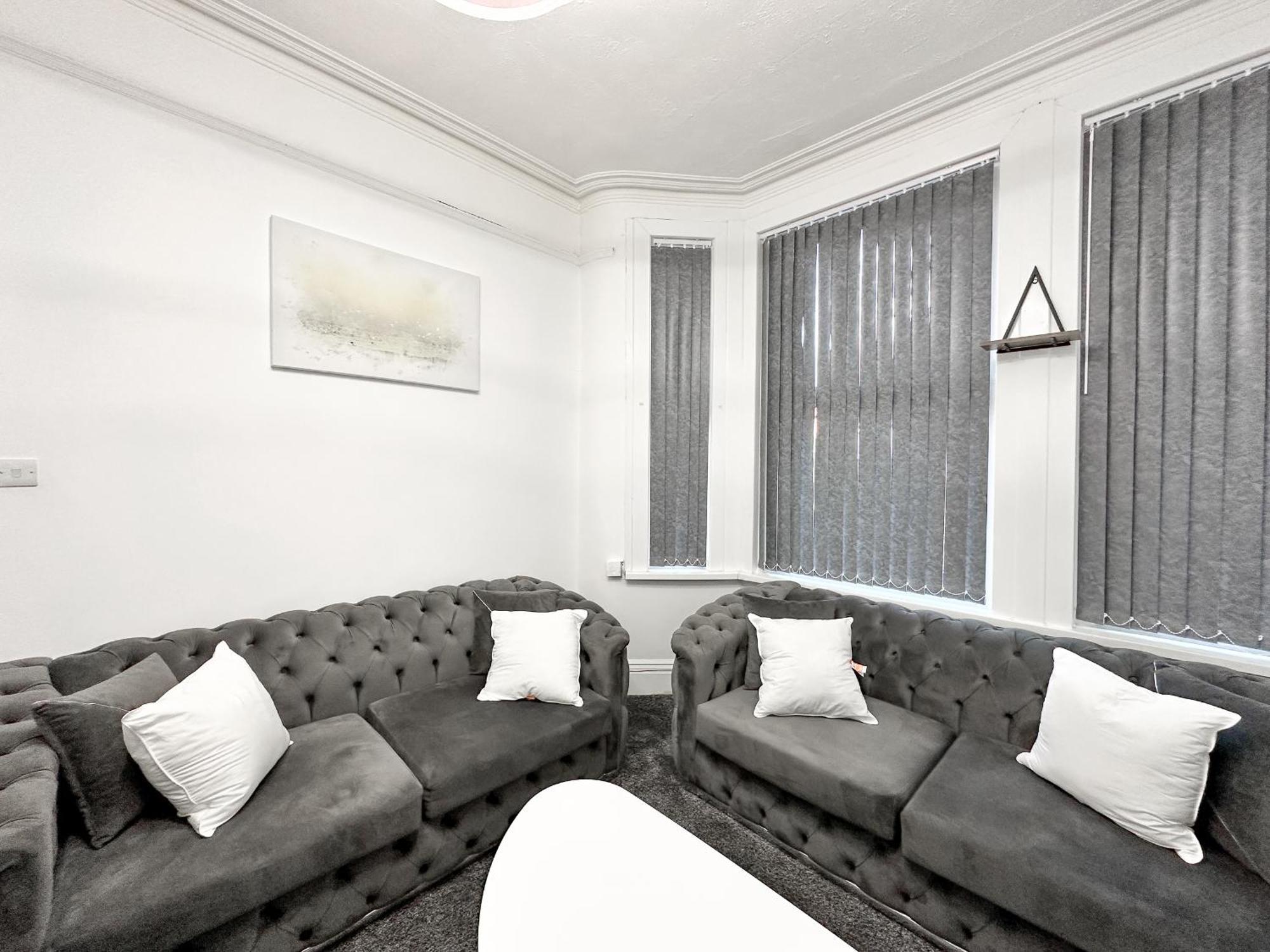 Large Home In Heart Of Bustling Levenshulme