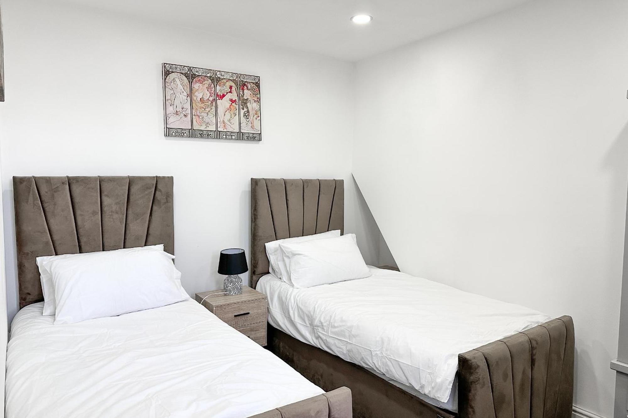 Large Home In Heart Of Bustling Levenshulme Holiday home *