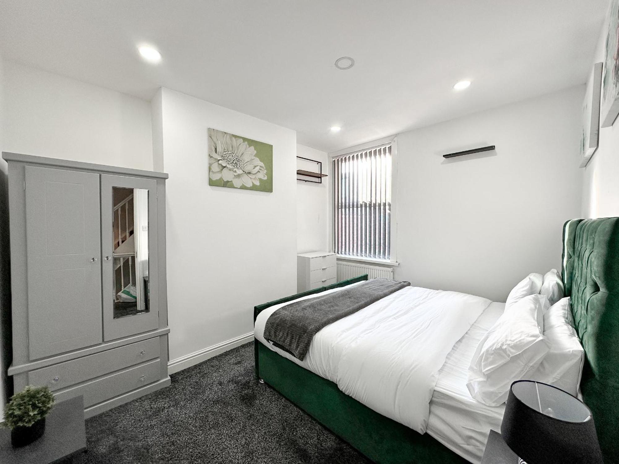 Holiday home Large Home In Heart Of Bustling Levenshulme *