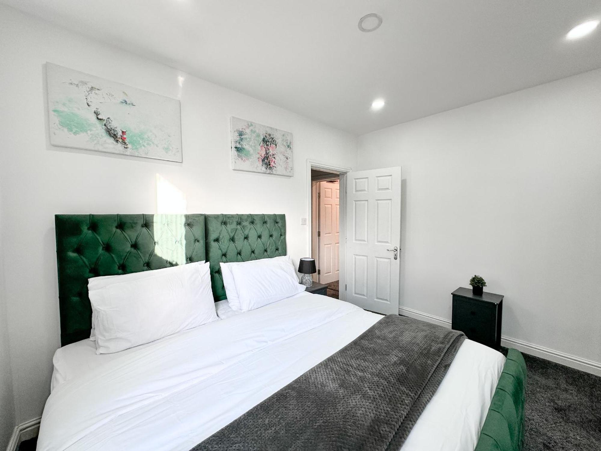 Large Home In Heart Of Bustling Levenshulme Manchester