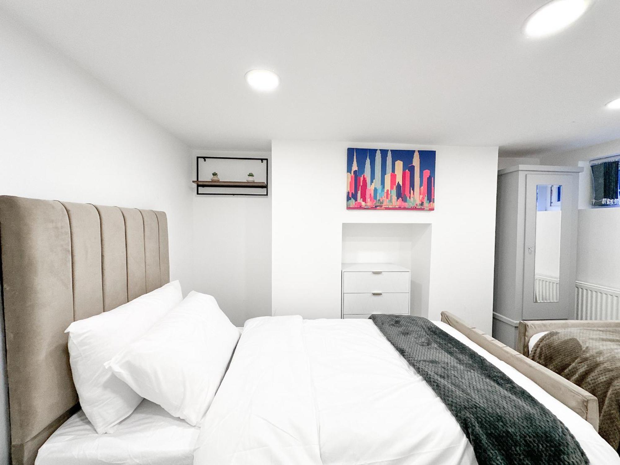 Large Home In Heart Of Bustling Levenshulme Holiday home *