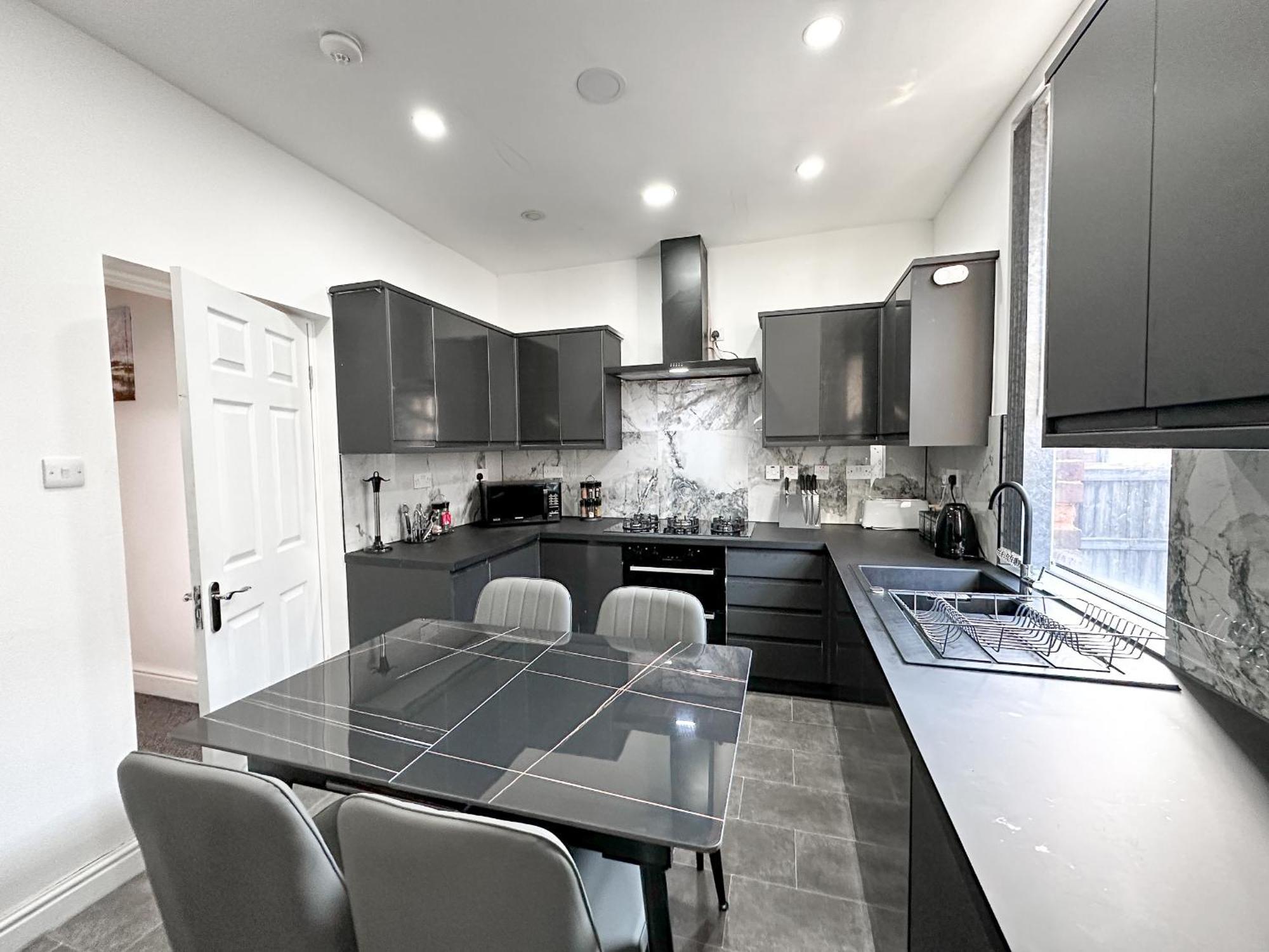 Large Home In Heart Of Bustling Levenshulme