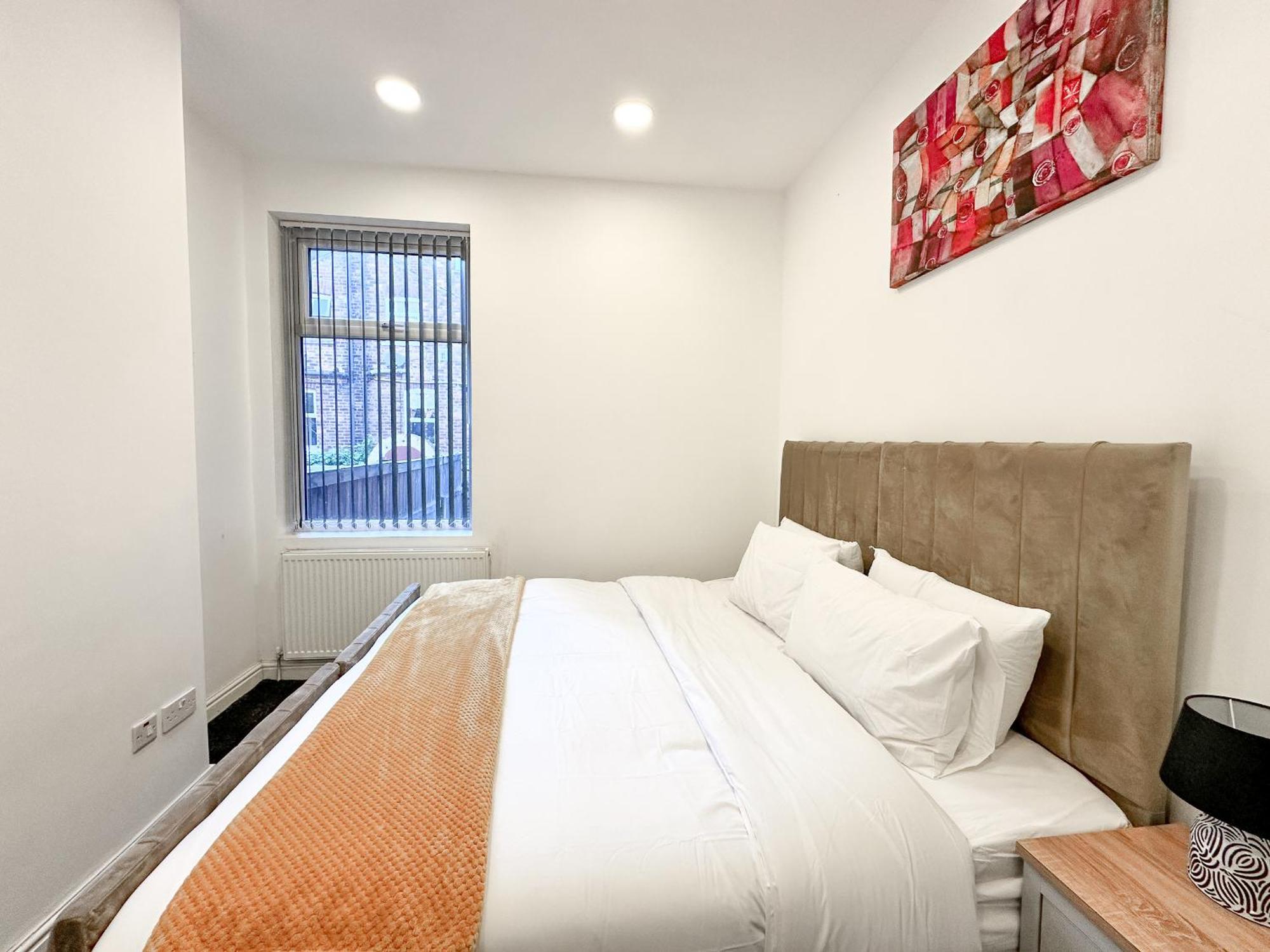 Large Home In Heart Of Bustling Levenshulme Holiday home