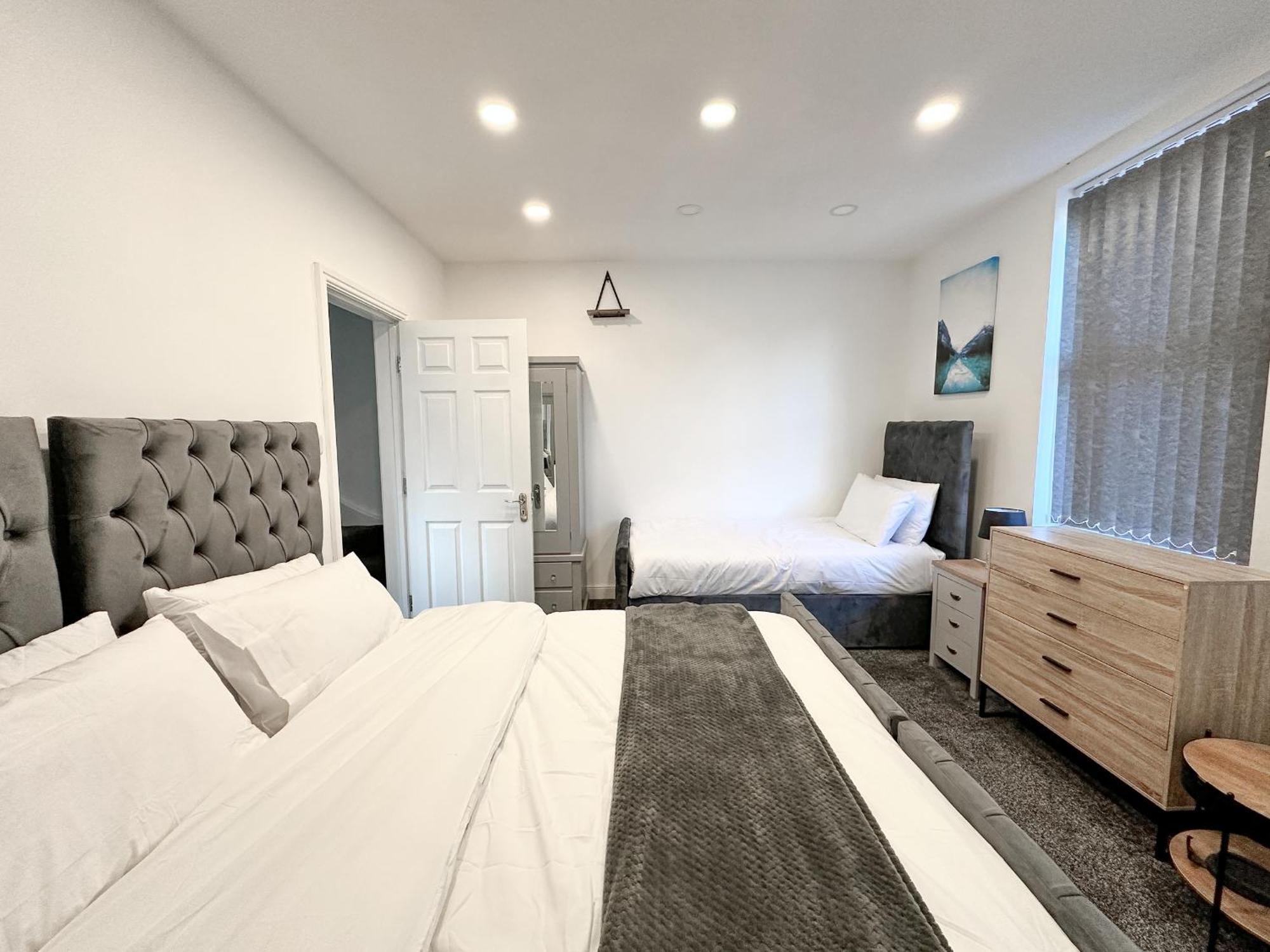 Large Home In Heart Of Bustling Levenshulme Holiday home *