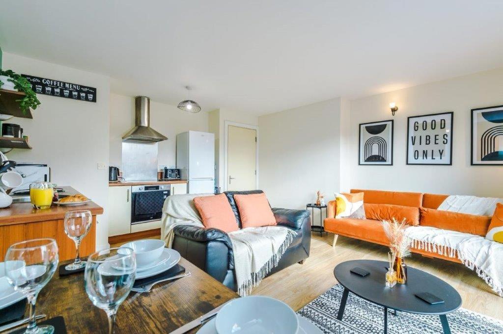 Modern 2br Near Centre - Free Parking Garage * Manchester