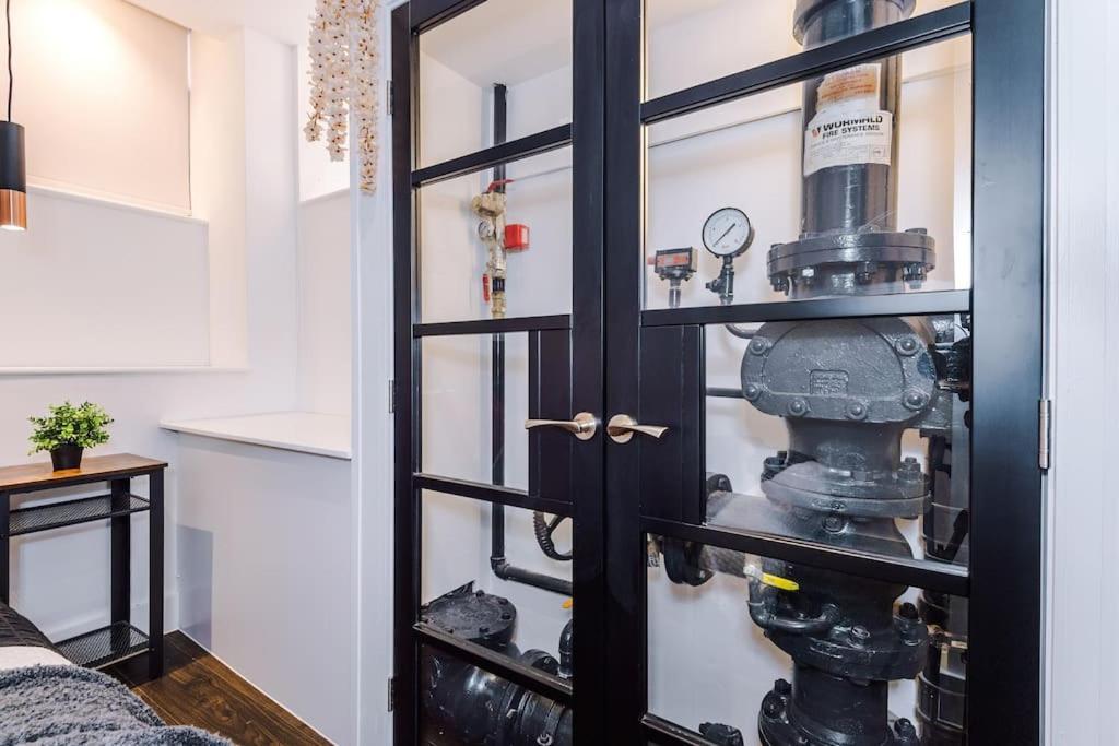 Incredible 3bed Townhouse, Rooftop Patio, Sleeps 6