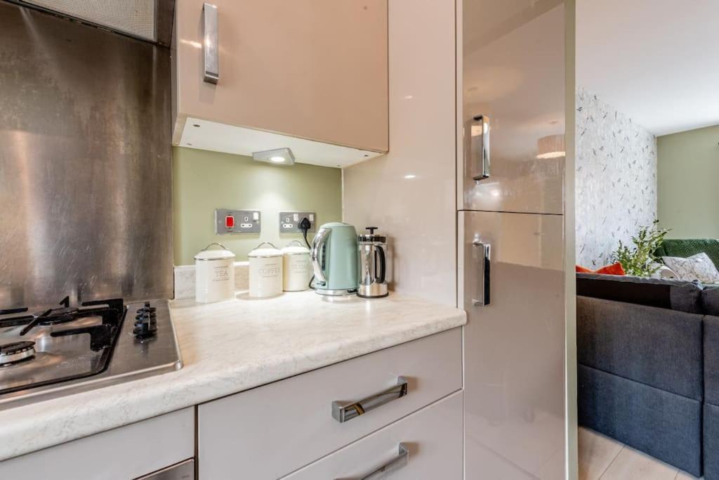 Modern House 2 Bedroom 5 Beds Manchester