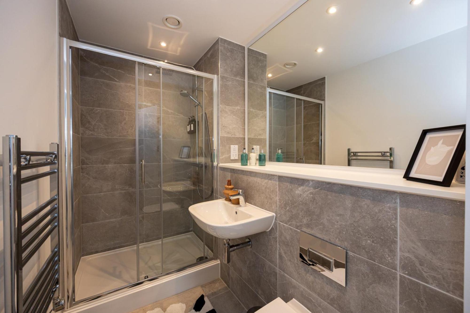 Pet Friendly 2br Near Station By Asquare Letting *