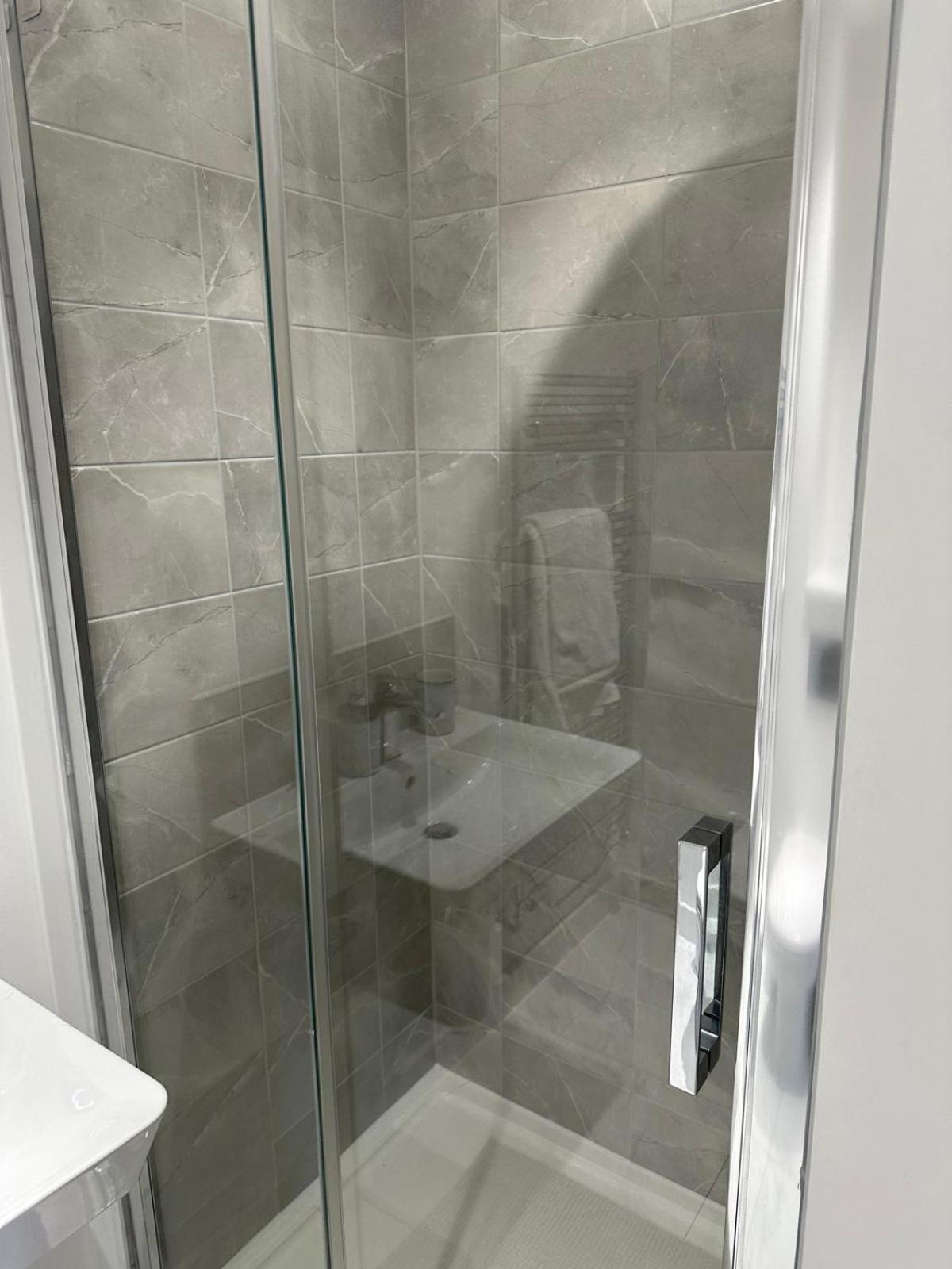 Lush King Ensuite In A Shared Apartment