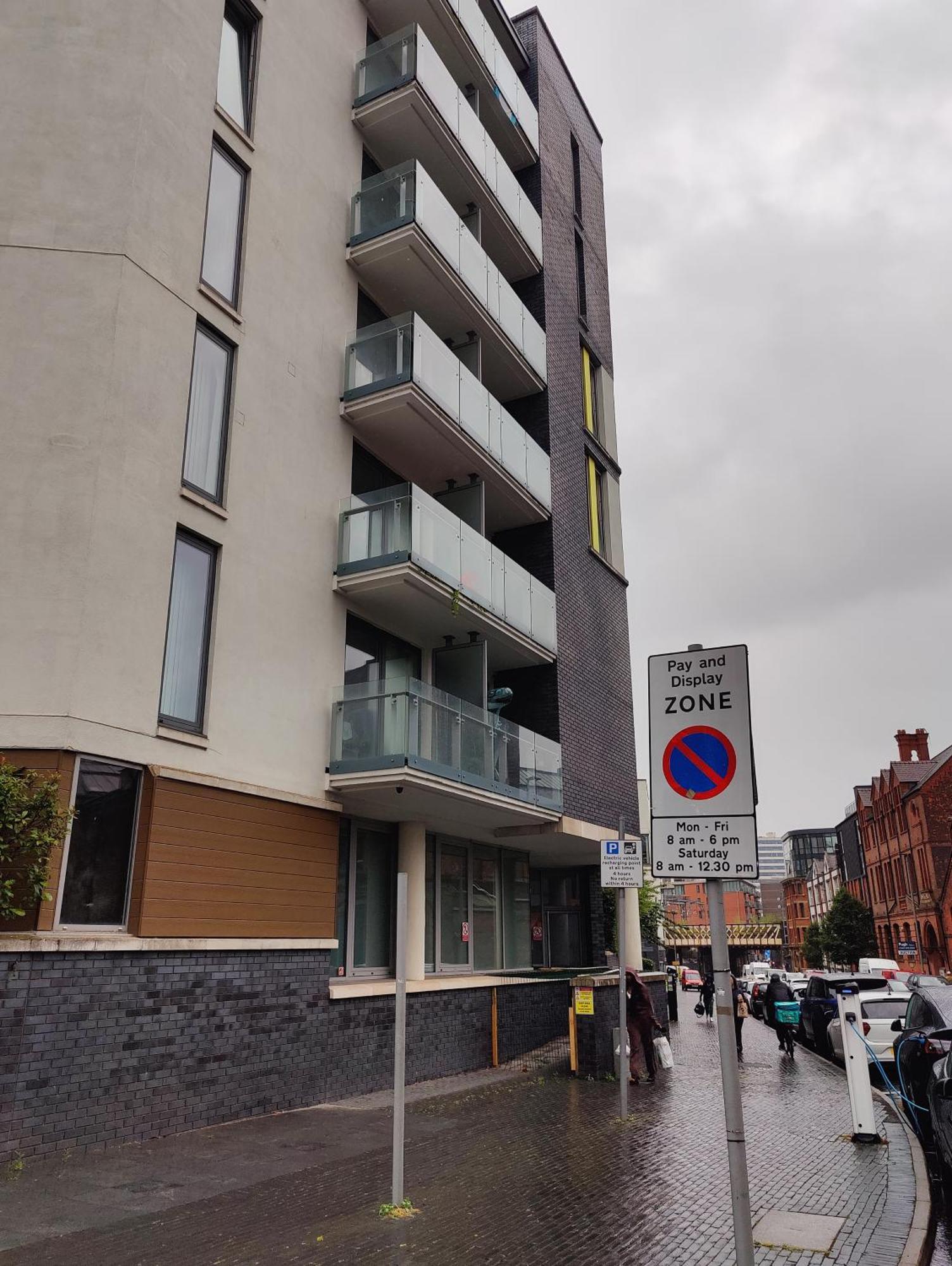 Free Private Parking - City Centre 2 Bedroom Ensuite Near Shopping & Financial Centre, Victoria Station & Ao Apartment *