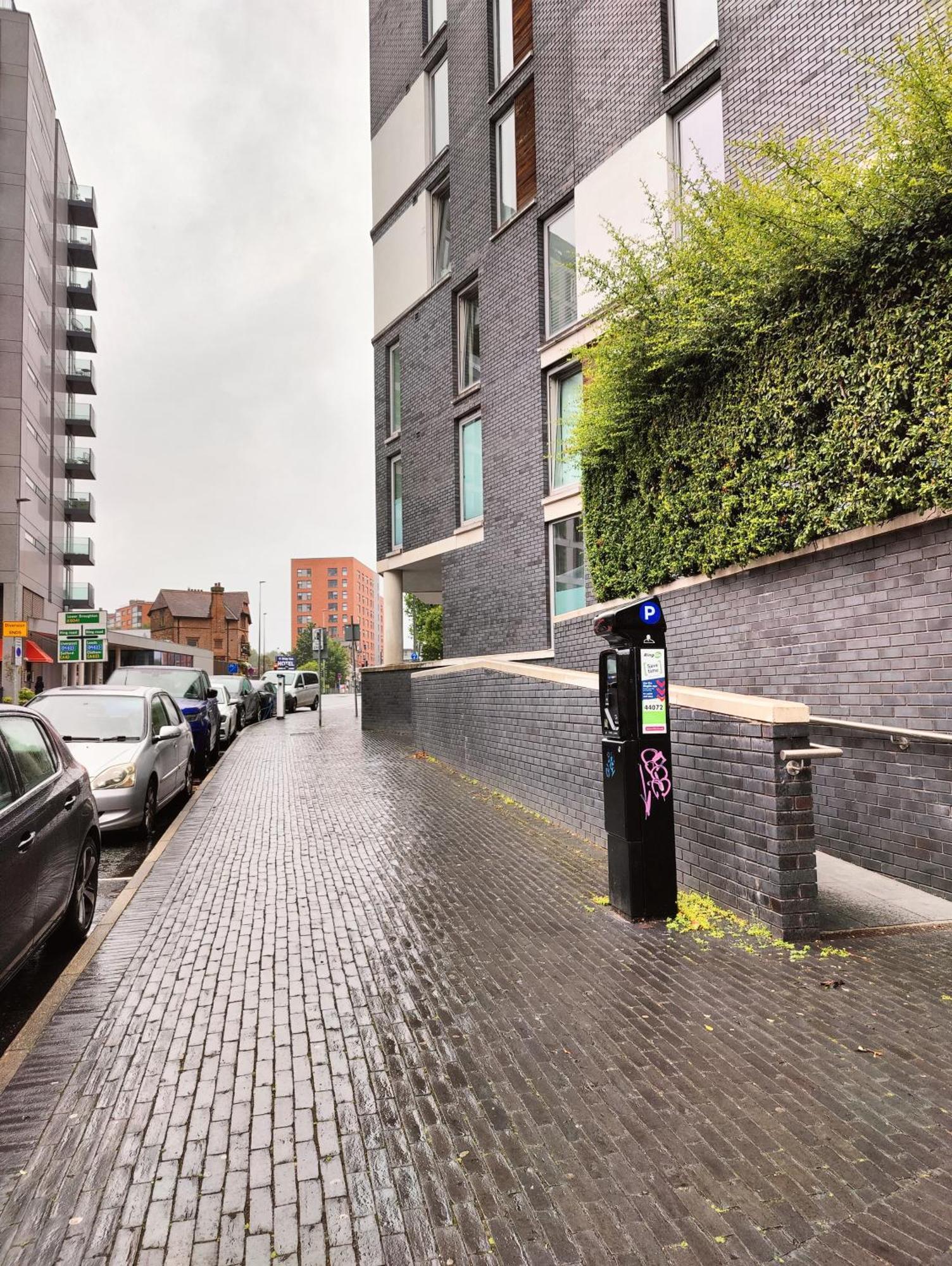 Free Private Parking - City Centre 2 Bedroom Ensuite Near Shopping & Financial Centre, Victoria Station & Ao Apartment