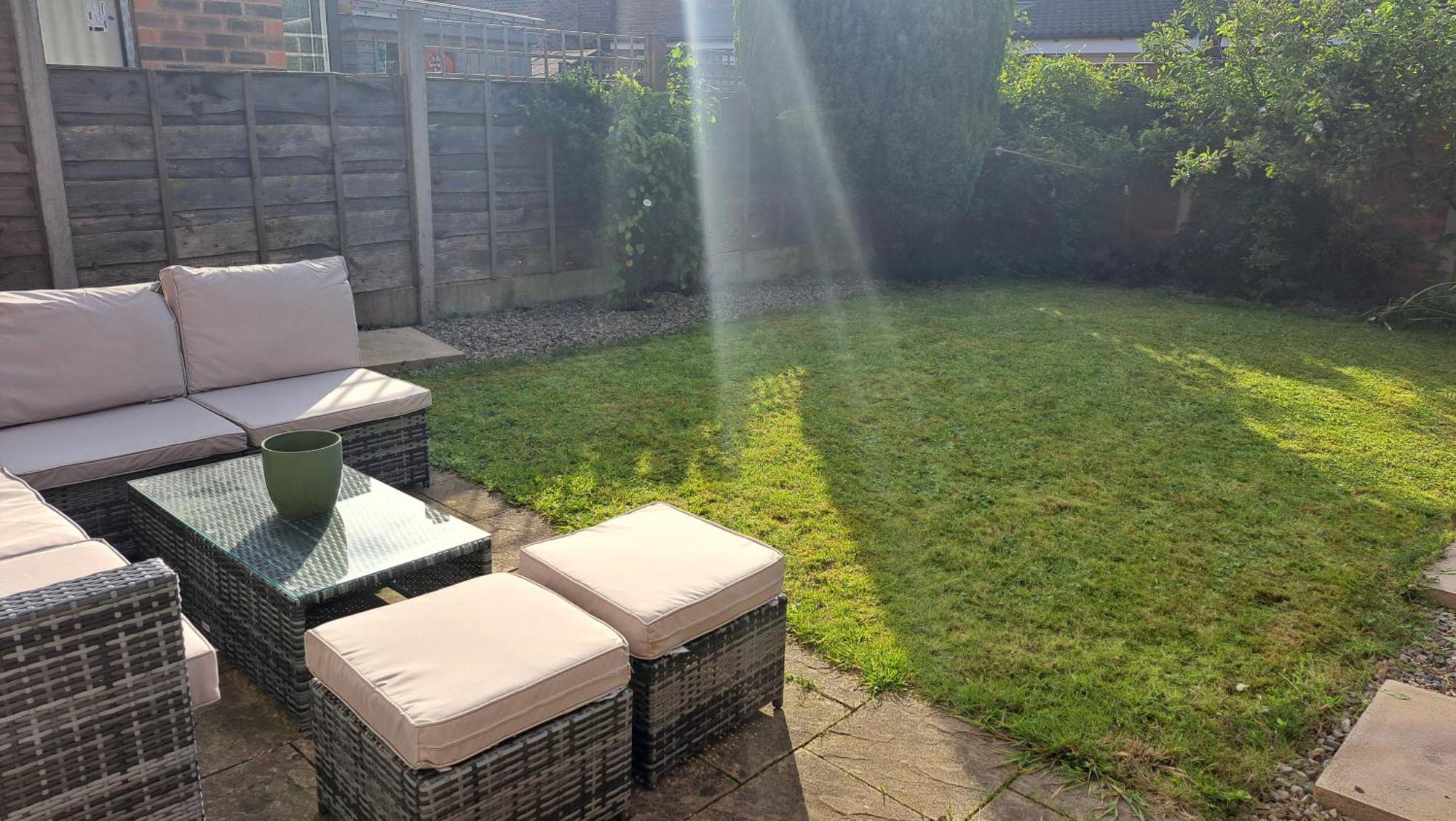 The Heart - Cosy 3 Bedroom House With Double Driveway And Garden In Holiday home Manchester