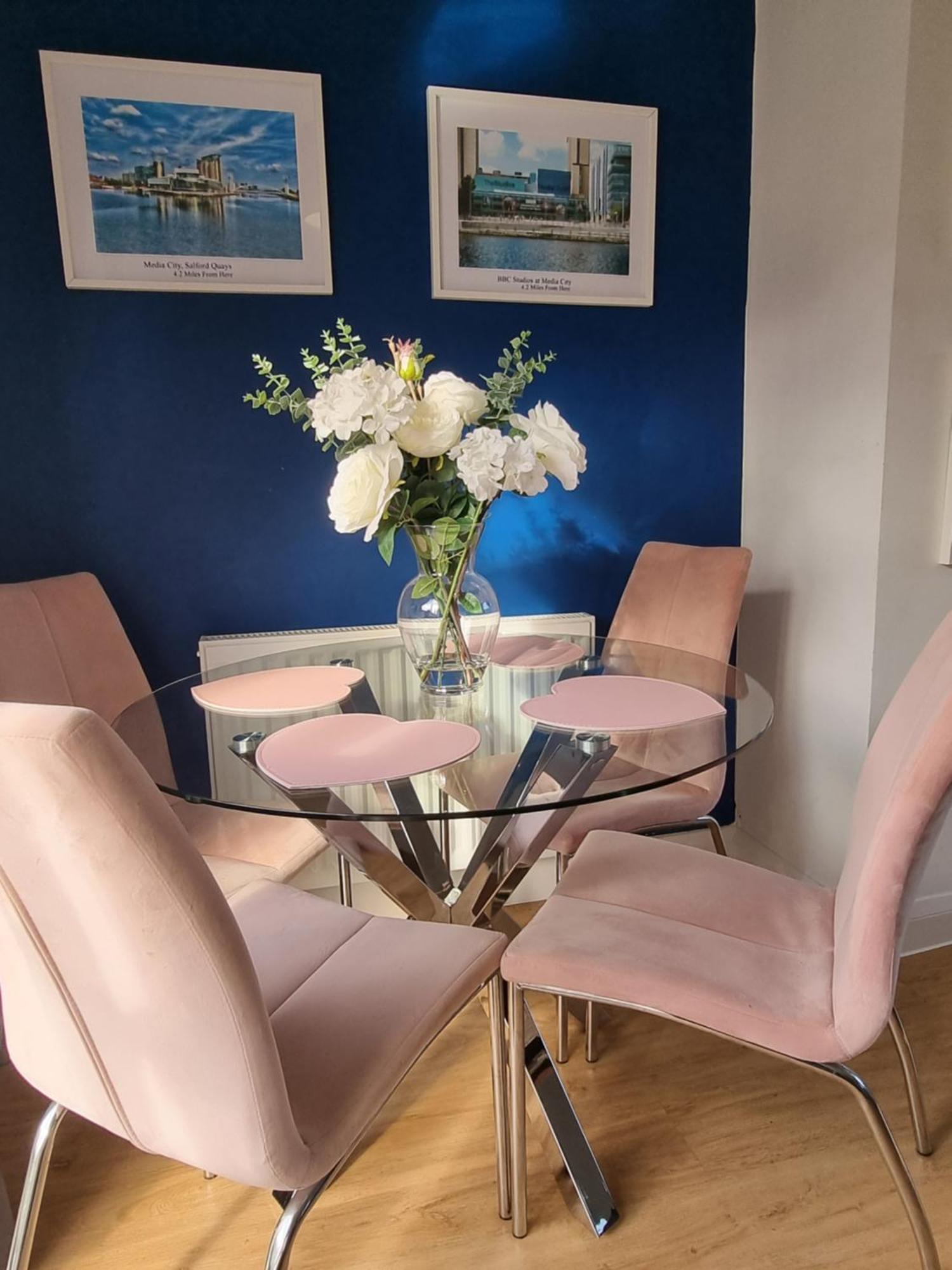 Holiday home The Heart - Cosy 3 Bedroom House With Double Driveway And Garden In Manchester