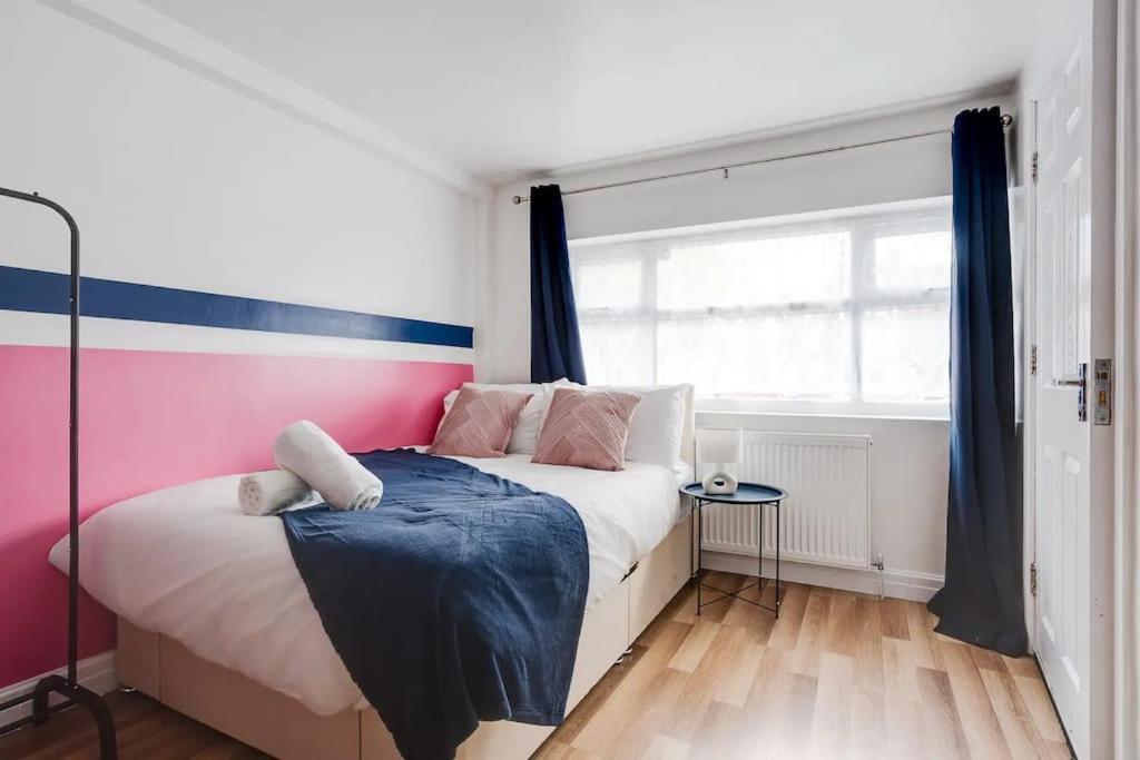 Apartment Spacious 3-story - Driveway Parking - Heaton Park