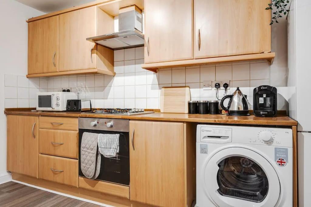 Spacious 3-story - Driveway Parking - Heaton Park Apartment