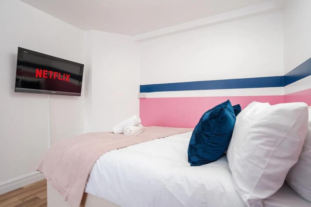 Spacious 3-story - Driveway Parking - Heaton Park * Manchester