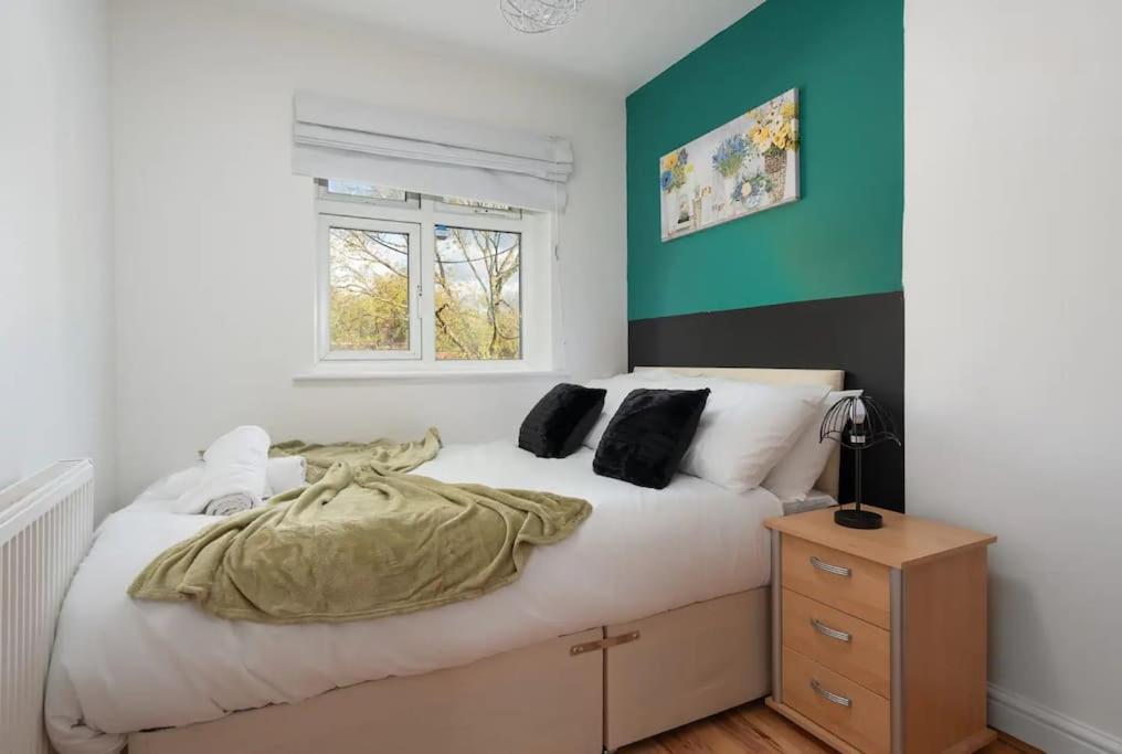 Spacious 3-story - Driveway Parking - Heaton Park Apartment *