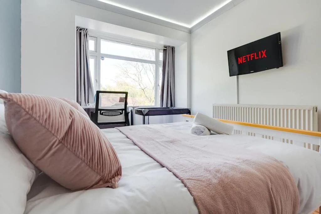Apartment Spacious 3-story - Driveway Parking - Heaton Park Manchester