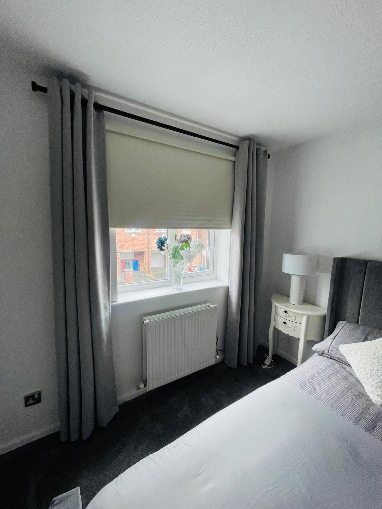 Entire Two Bed House With Gated Off Street Parking Appartement