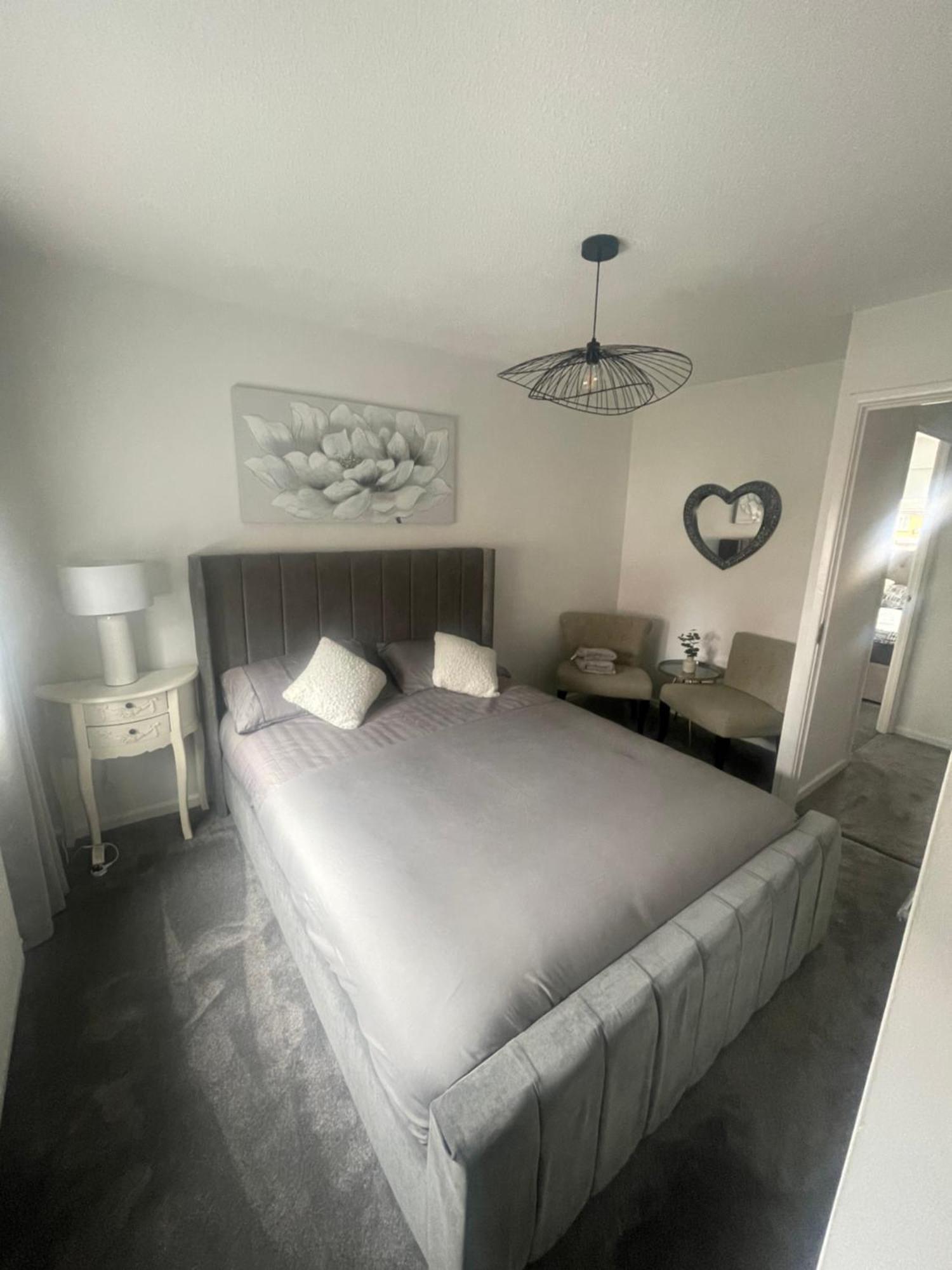 Appartement Entire Two Bed House With Gated Off Street Parking Manchester