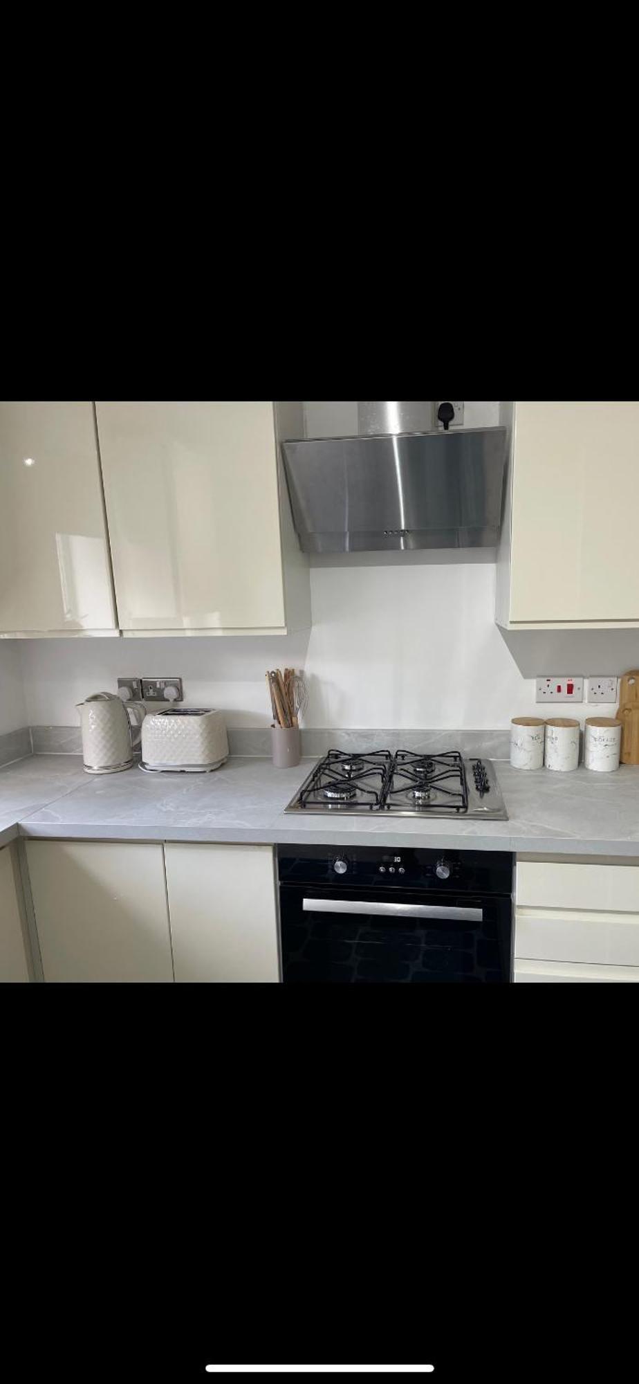 Entire Two Bed House With Gated Off Street Parking Appartement