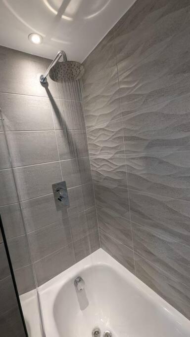 Apartment Lovely 1br Penthouse Near Mcr Stadiums *