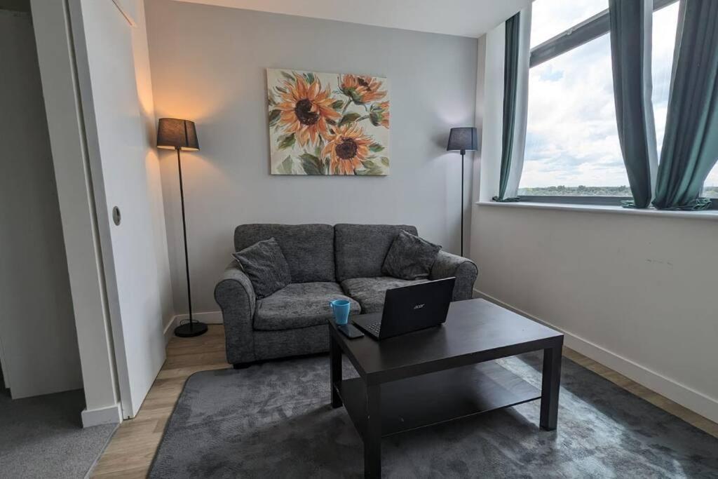 Apartment Lovely 1br Penthouse Near Mcr Stadiums