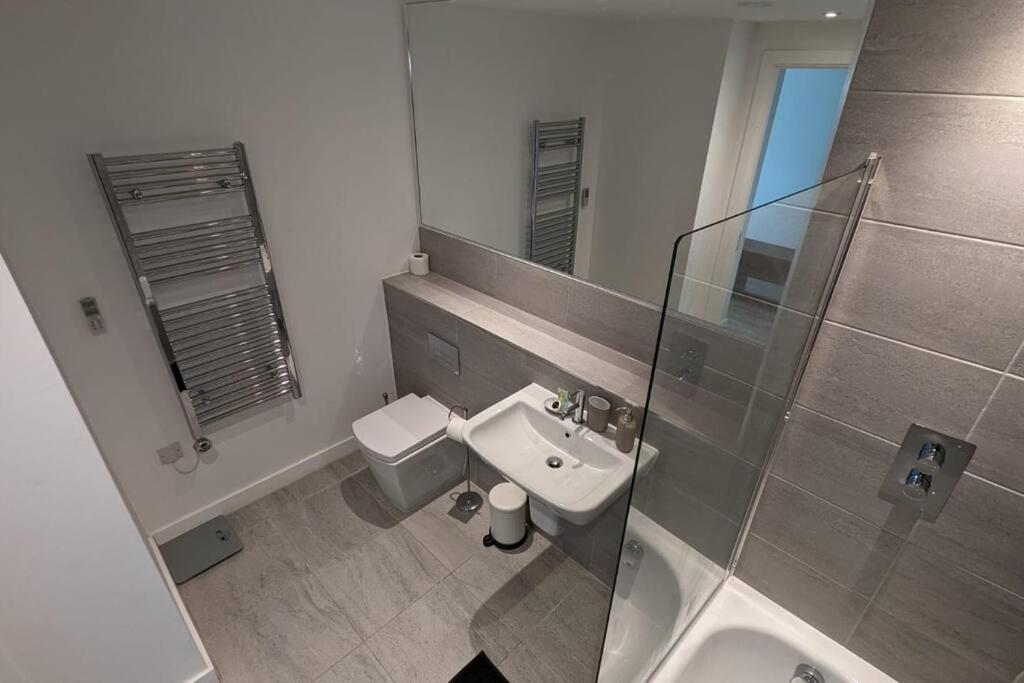 Apartment Lovely 1br Penthouse Near Mcr Stadiums *