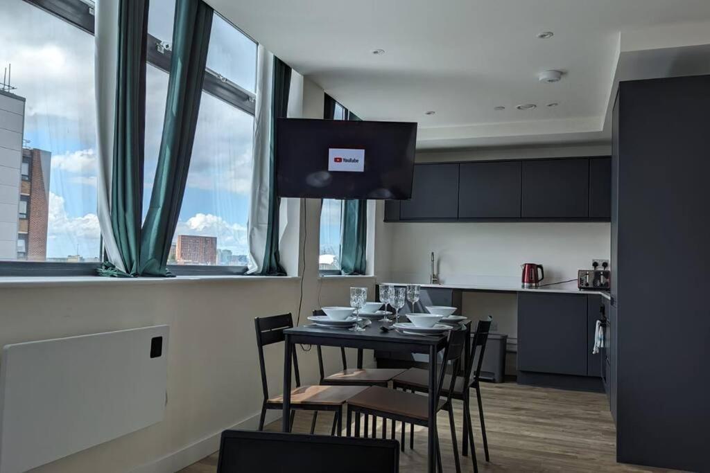 Lovely 1br Penthouse Near Mcr Stadiums *