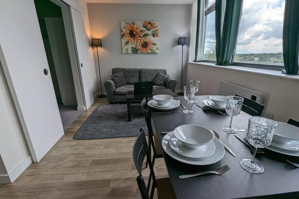 Apartment Lovely 1br Penthouse Near Mcr Stadiums