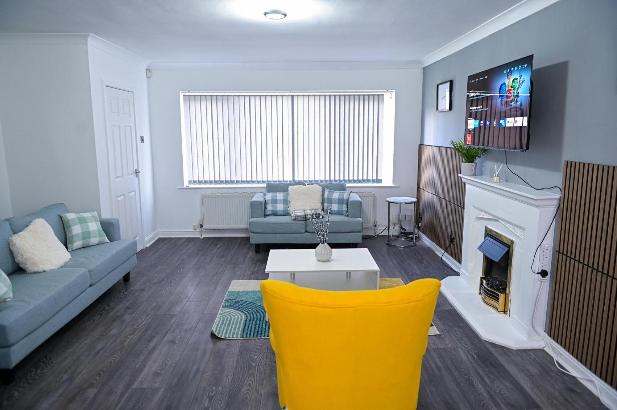 3 Bedroom House Free Wifi And Parking Holiday home