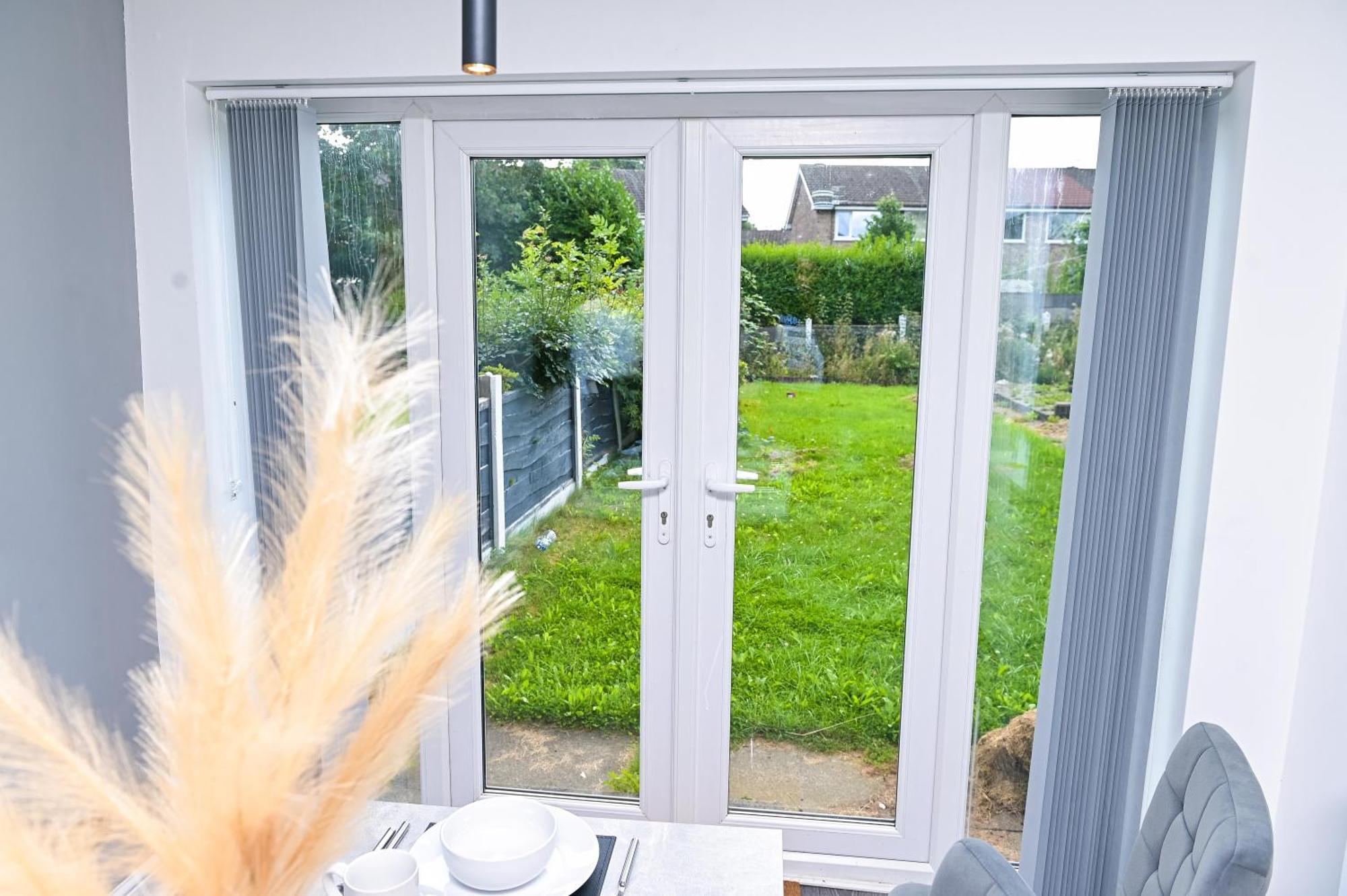Holiday home 3 Bedroom House Free Wifi And Parking *