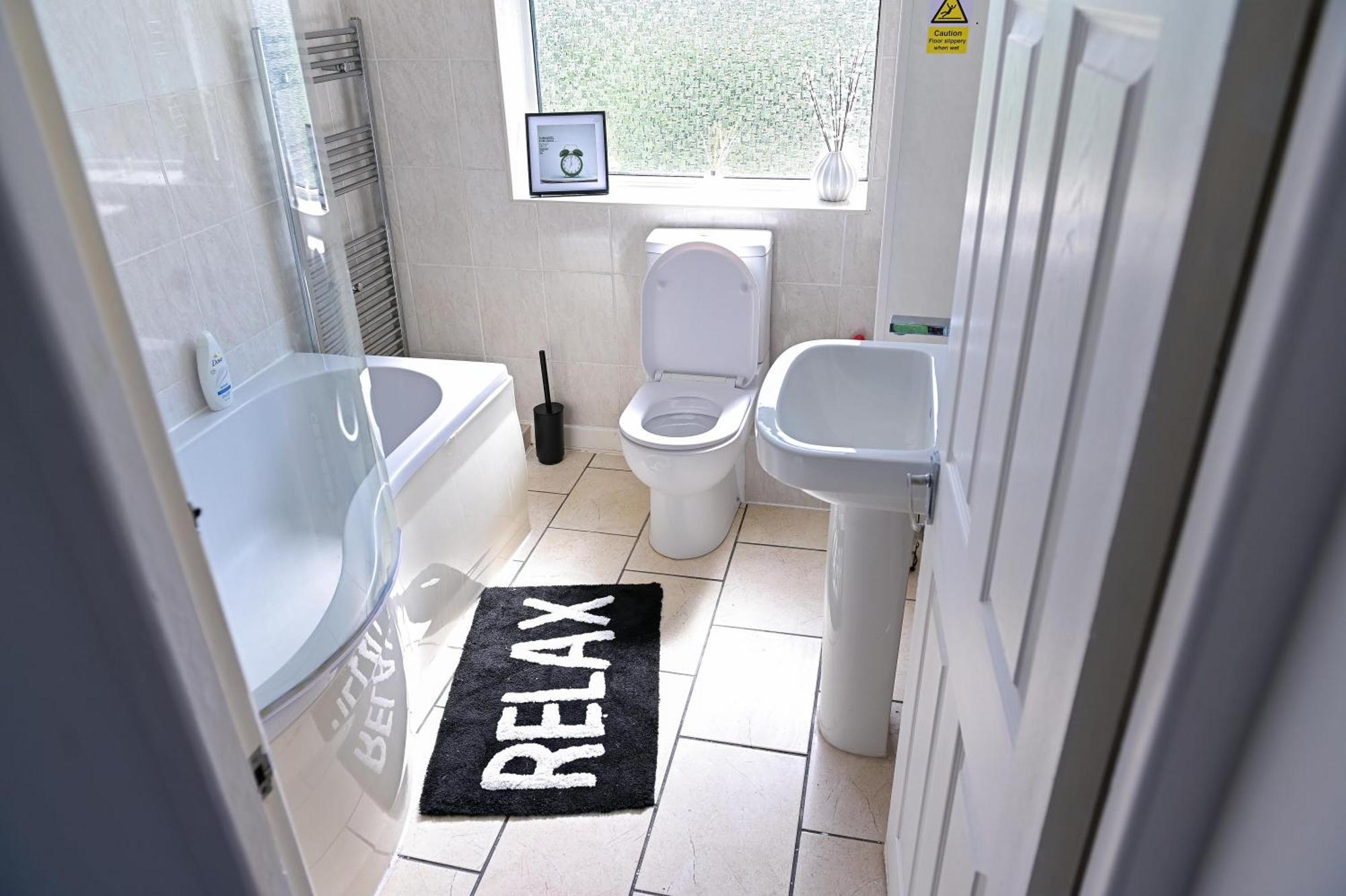 3 Bedroom House Free Wifi And Parking