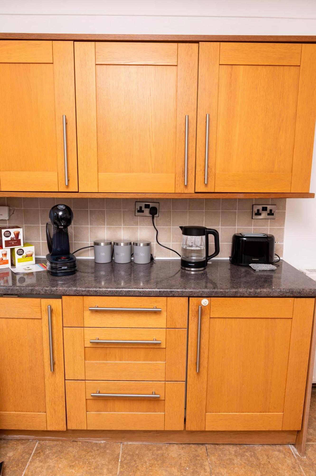 3 Bedroom House Free Wifi And Parking *