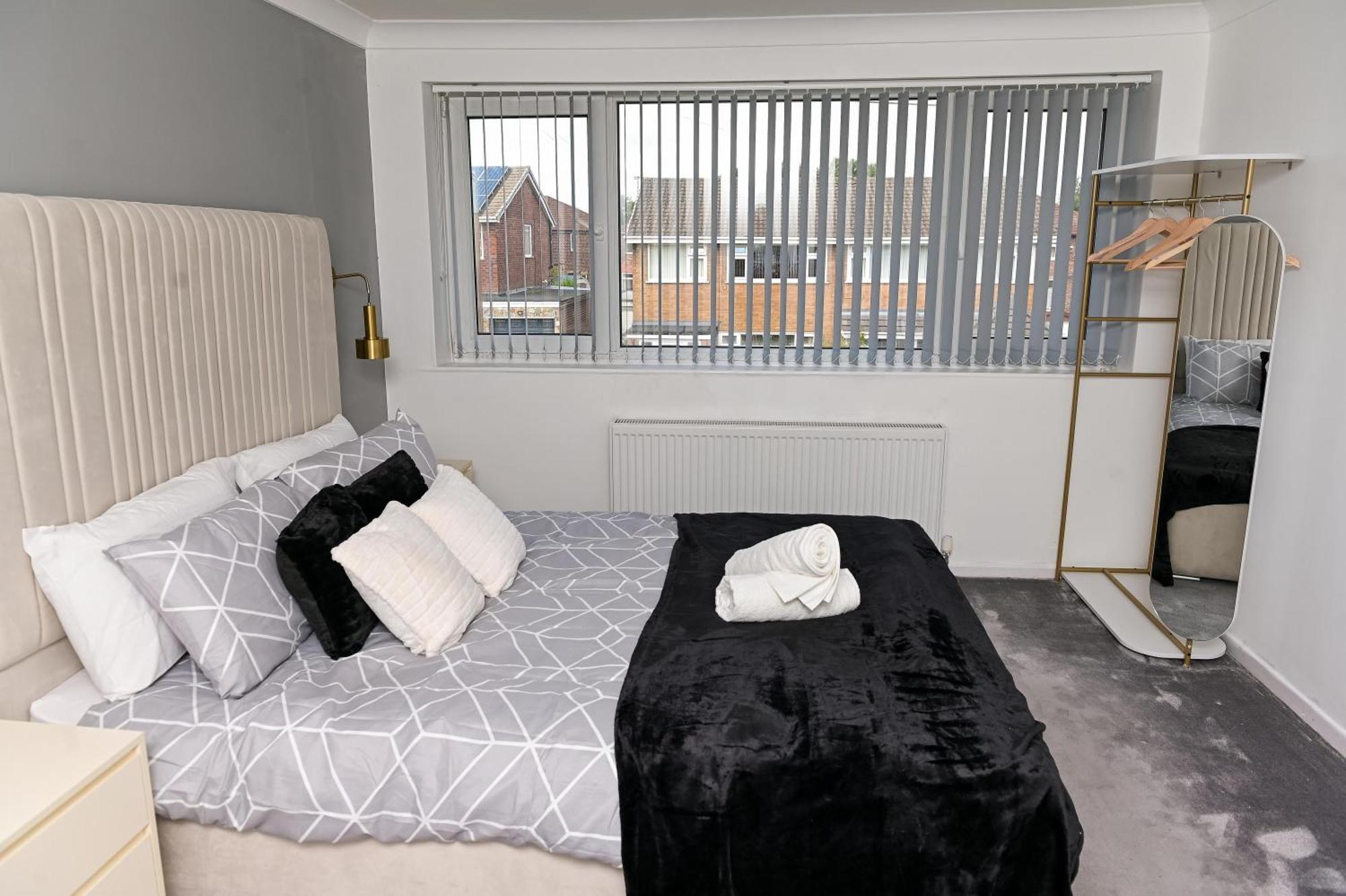 3 Bedroom House Free Wifi And Parking Holiday home