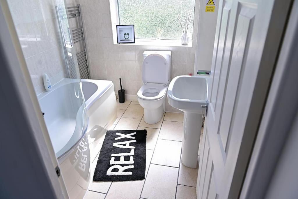 Holiday home 3 Bedroom House Free Wifi And Parking Manchester