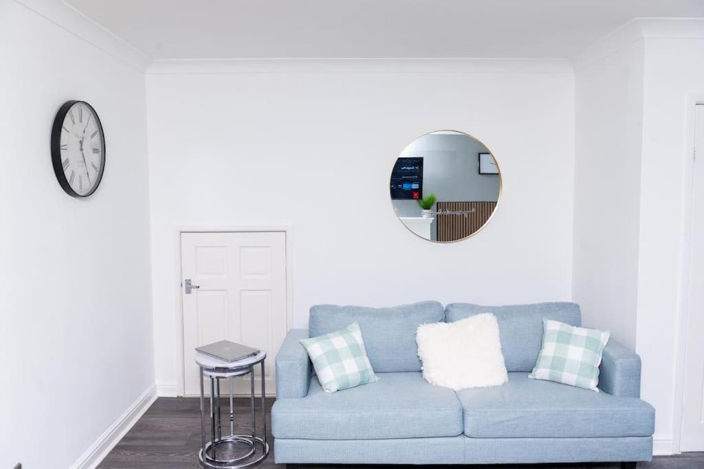 Holiday home 3 Bedroom House Free Wifi And Parking