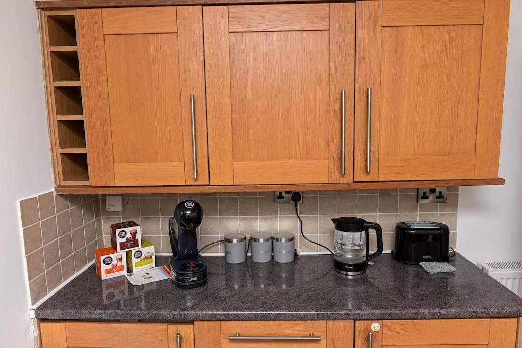 3 Bedroom House Free Wifi And Parking *