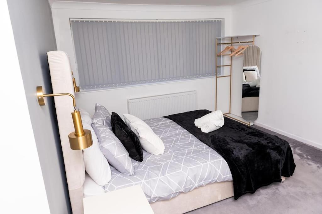 Holiday home 3 Bedroom House Free Wifi And Parking Manchester