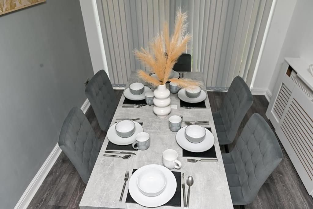 3 Bedroom House Free Wifi And Parking Holiday home