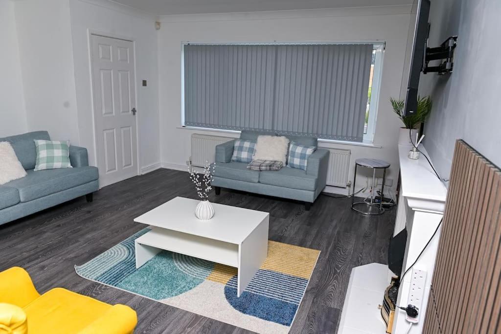 3 Bedroom House Free Wifi And Parking Holiday home