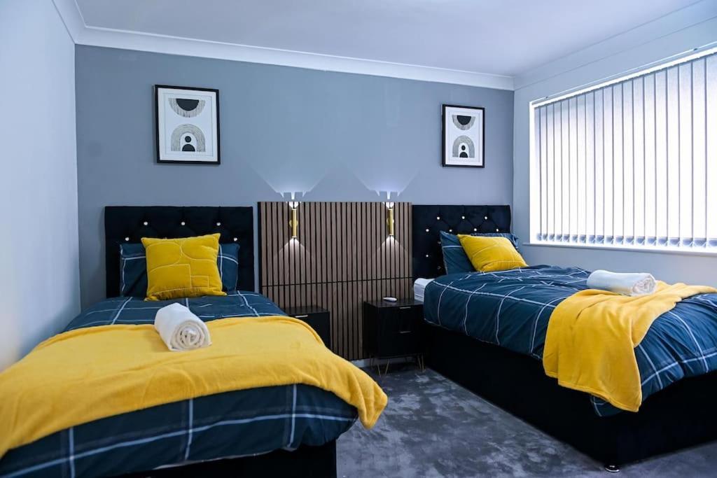 Holiday home 3 Bedroom House Free Wifi And Parking