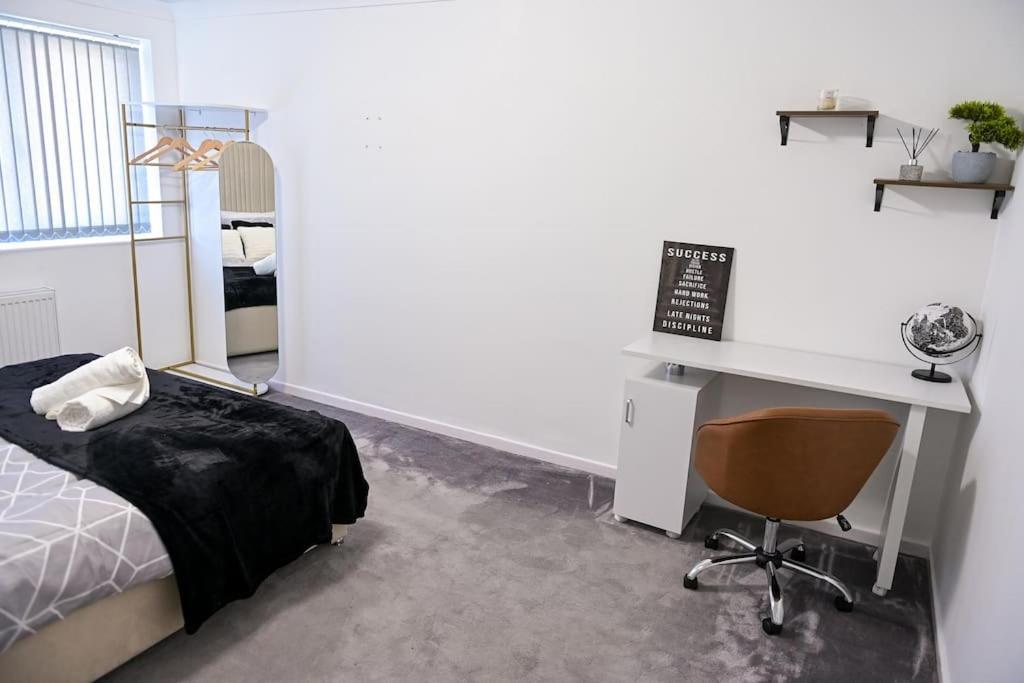 3 Bedroom House Free Wifi And Parking Holiday home *