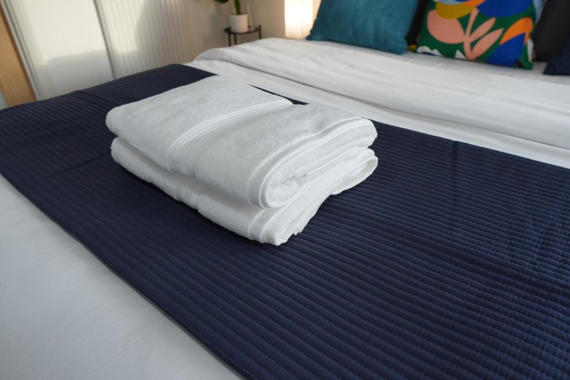 Homestay Luxury - Pick A - Free Parking & Kitchen Access, Near Etihad Stadium, The Coop Live & Piccadilly Station, Manchester