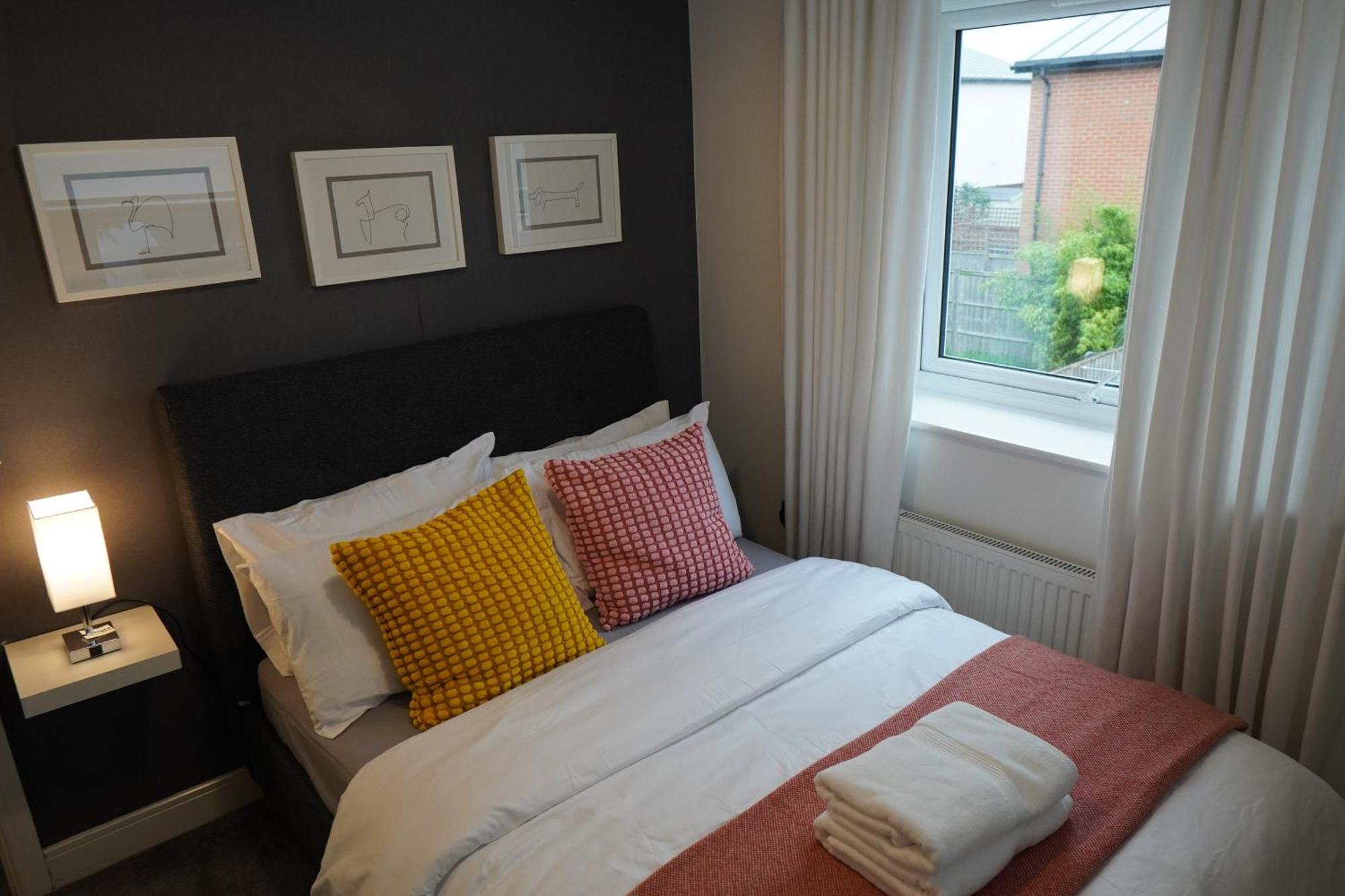 Homestay Luxury - Pick A - Free Parking & Kitchen Access, Near Etihad Stadium, The Coop Live & Piccadilly Station, Manchester