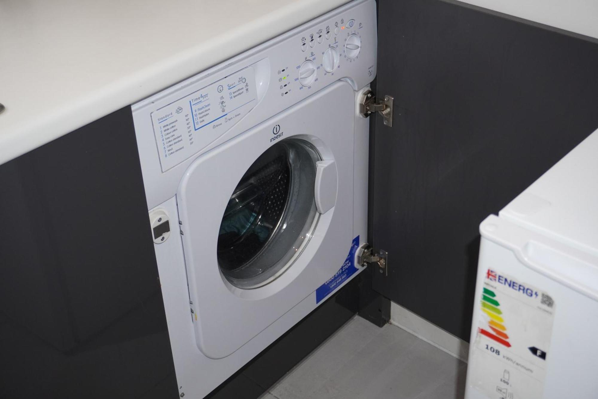 Luxury - Pick A - Free Parking & Kitchen Access, Near Etihad Stadium, The Coop Live & Piccadilly Station, Manchester