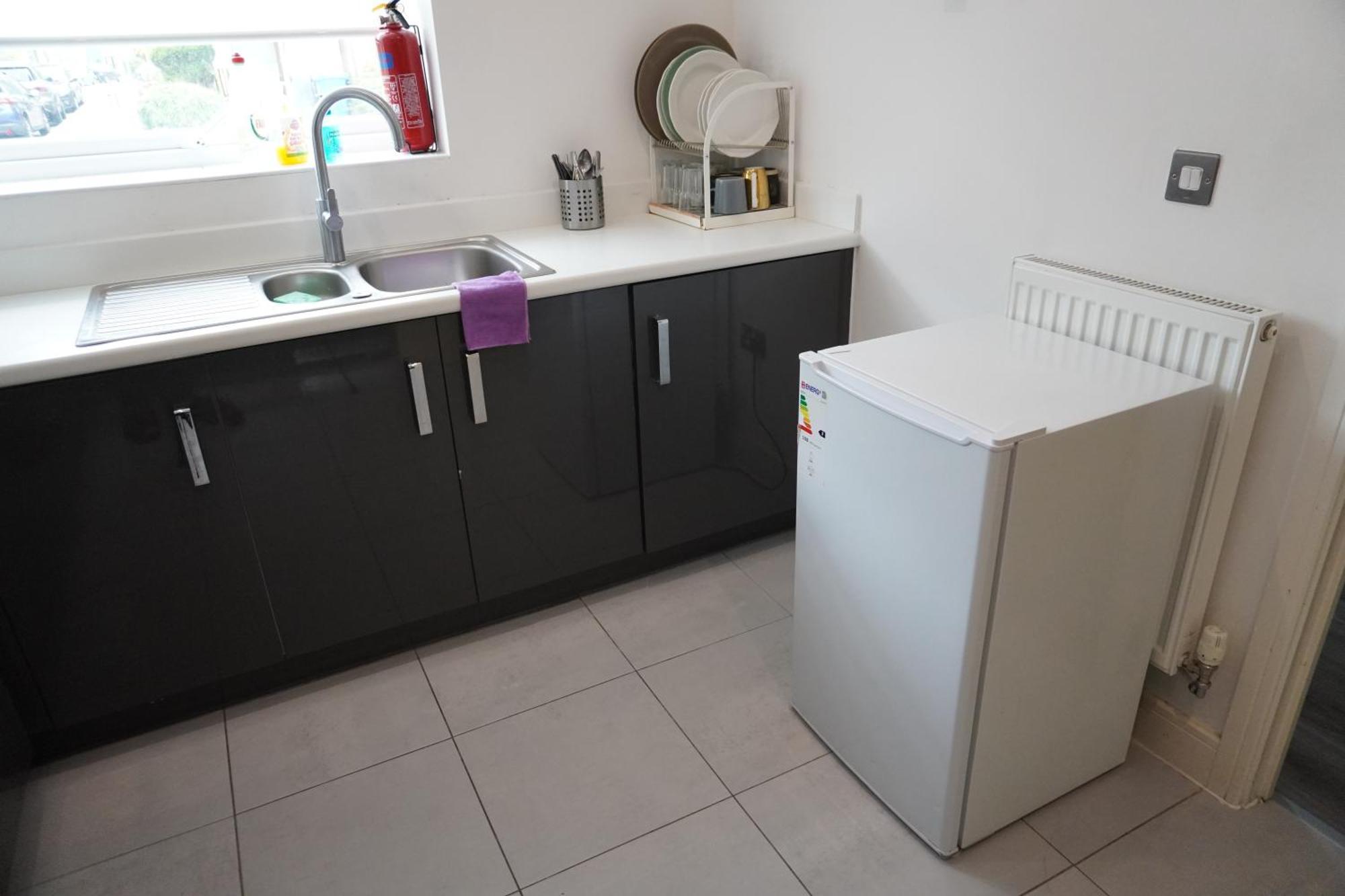 Luxury - Pick A - Free Parking & Kitchen Access, Near Etihad Stadium, The Coop Live & Piccadilly Station, Homestay
